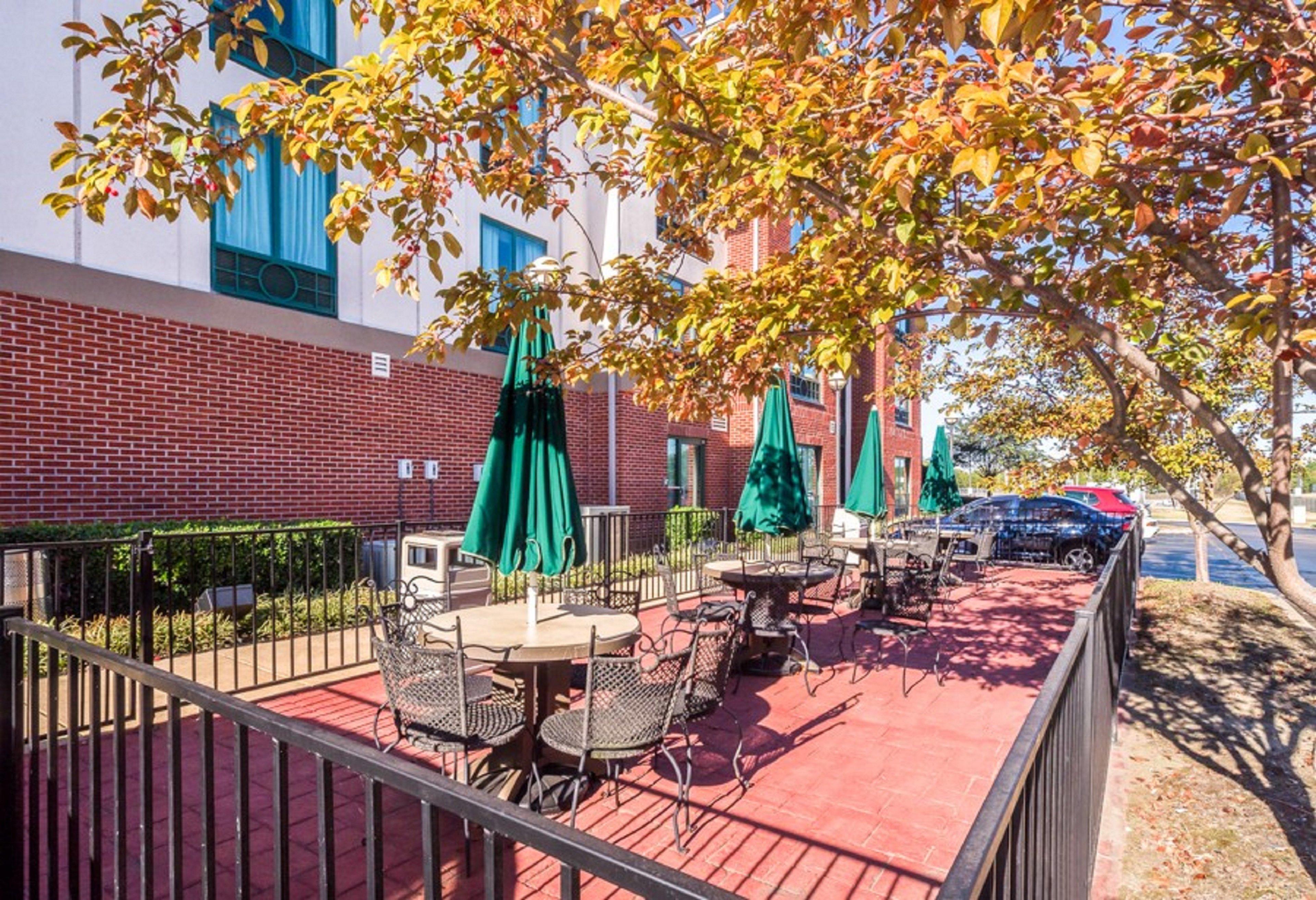 Holiday Inn Express Hotel & Suites Memphis Southwind By Ihg Exterior foto